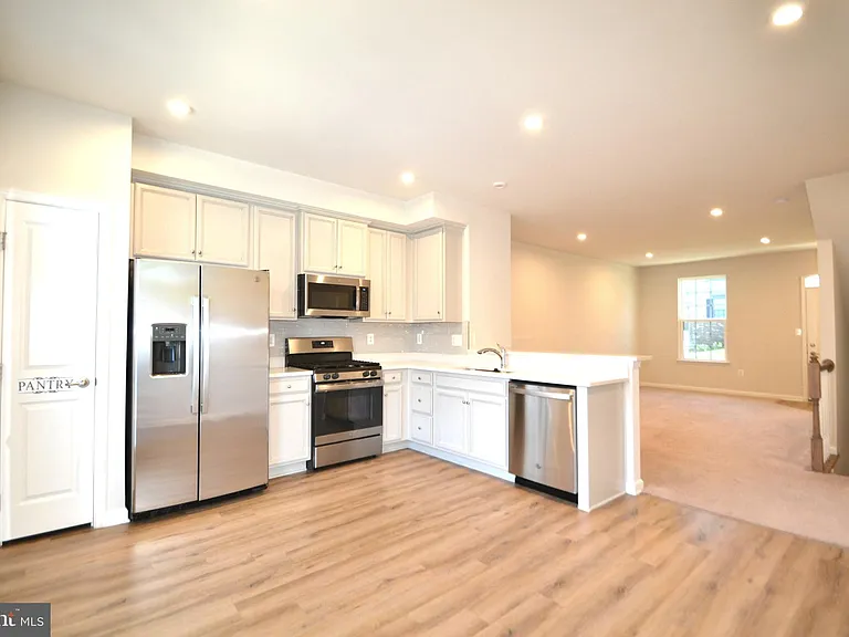1318 Trestle Dr — Photo 4