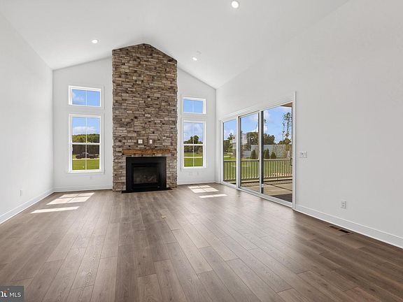 3rd image of 121 Kinglet Ct