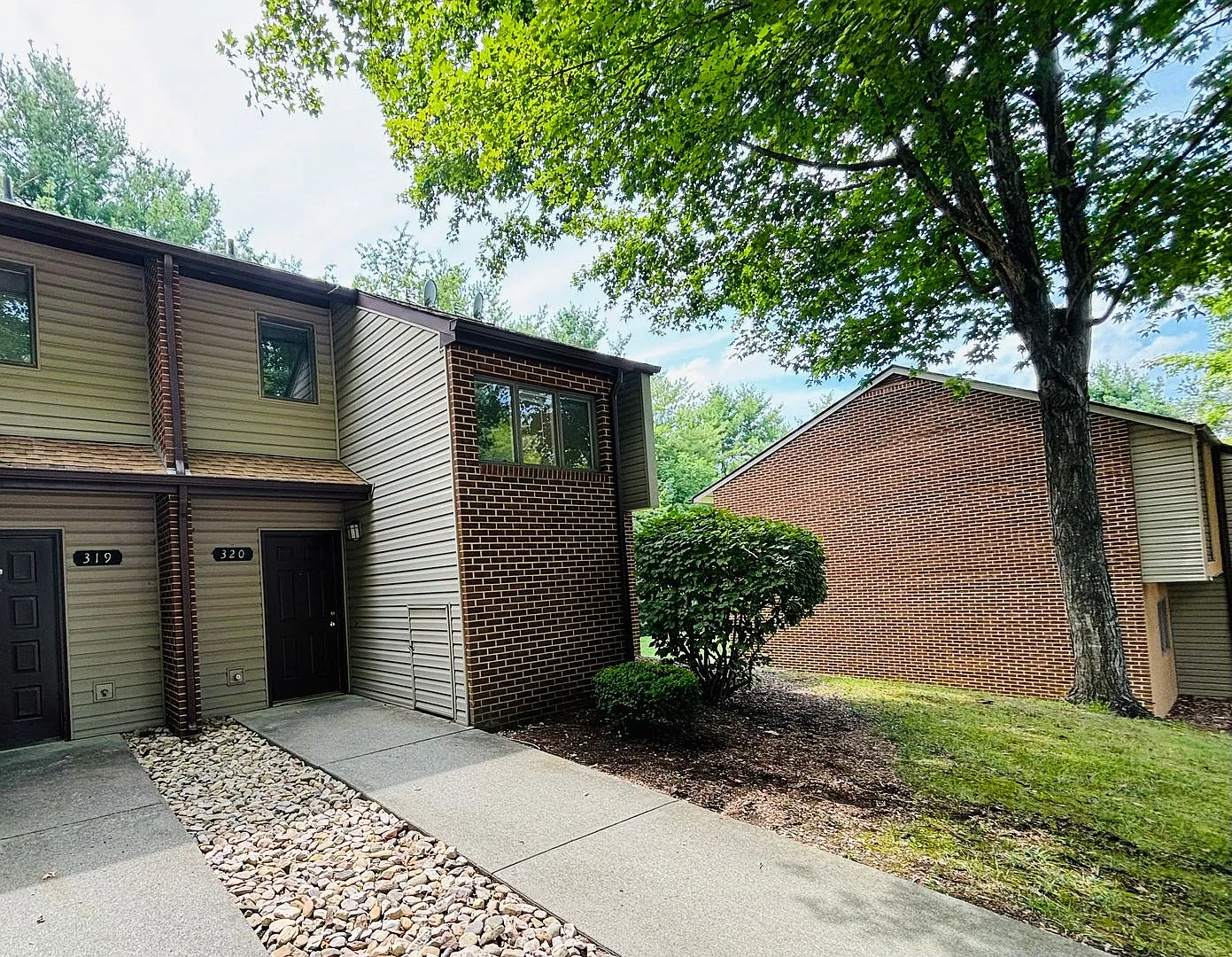 3 Bedroom 2.5 Bath Townhouse — Photo 3