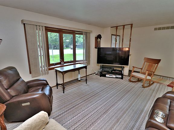 3rd image of 10437 Firefly Ct