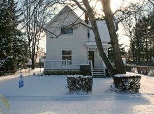 334 E Unadilla St, Pinckney, MI