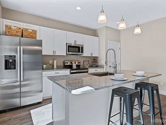 5th image of 10 Brightley Ln