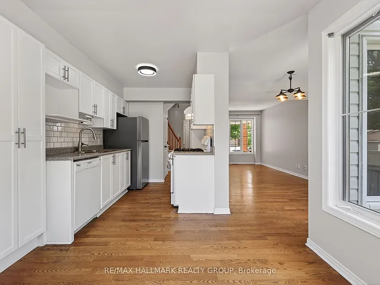 130 College Cir — Photo 13