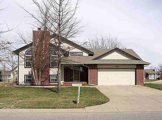 1122 N Manchester Ct, Wichita, KS 67212