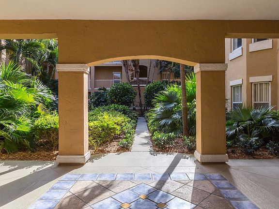 4th image of 5035 Fairways Cir #208