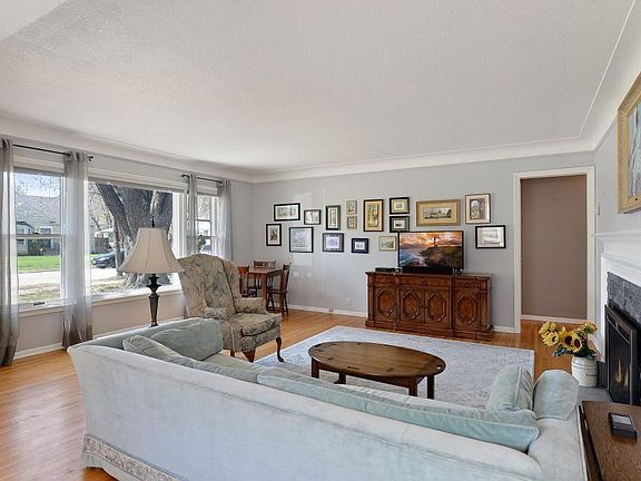 5th image of 6025 Columbus Ave