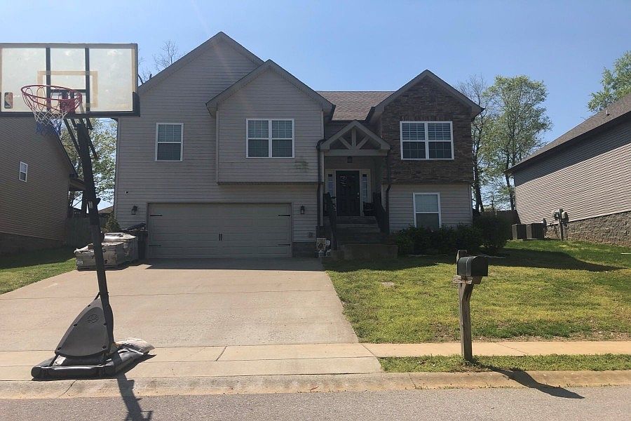 1st image of 428 Leslie Wood Dr