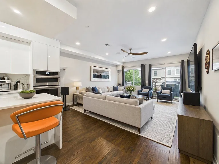 1514 Cambridge St — Photo 3