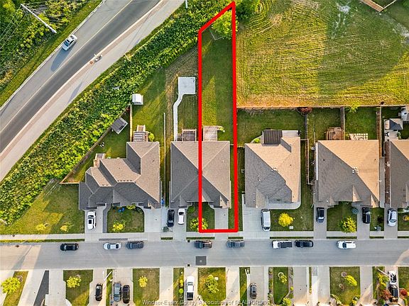 5th image of 3237 Seville Ave