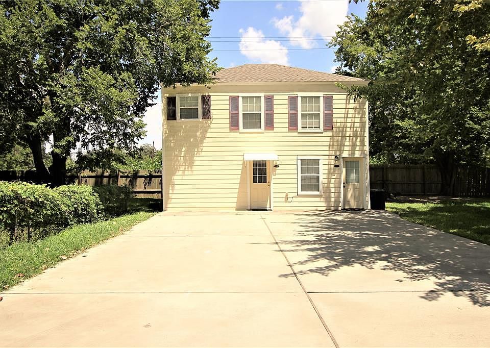 1st image of 422 W Burleson St