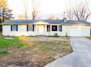 10 Teaneck Cir, Hendersonville, NC 28791