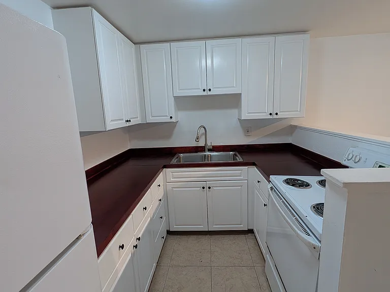 1705 E Kirby St #A — Photo 3