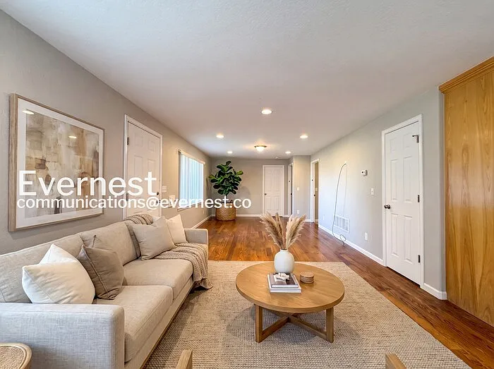 5 bed, 2.0 bath, 2236 sqft, $3,295 — Photo 4