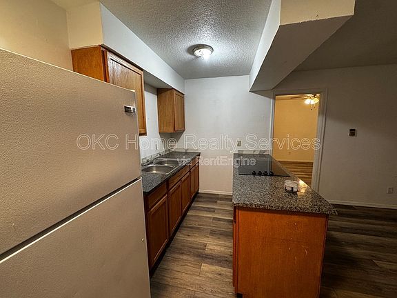 4th image of 2502 NW 35th St APT 3S