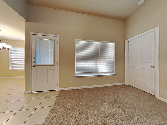 4th image of 923 Marigold Rd