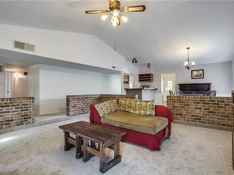 7612 Jerome Dr — Photo 5