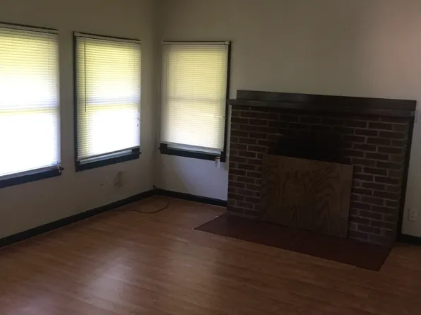 502 S Locust St, Carlinville, IL 62626