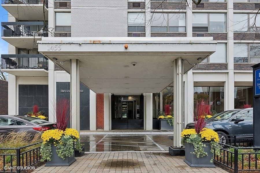 1st image of 1455 N Sandburg Ter APT 1004