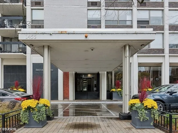 1455 N Sandburg Ter APT 1004, Chicago, IL 60610