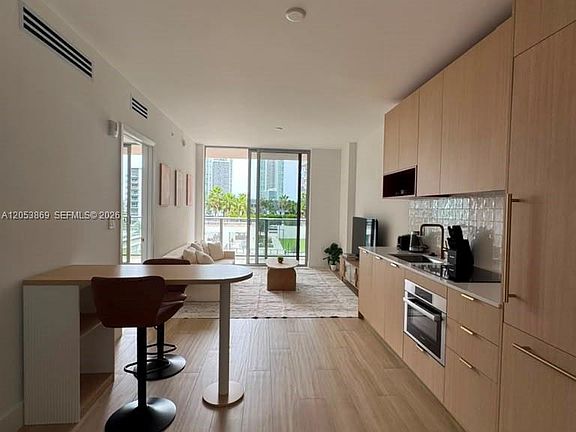 5th image of 90 NE 32nd St #811