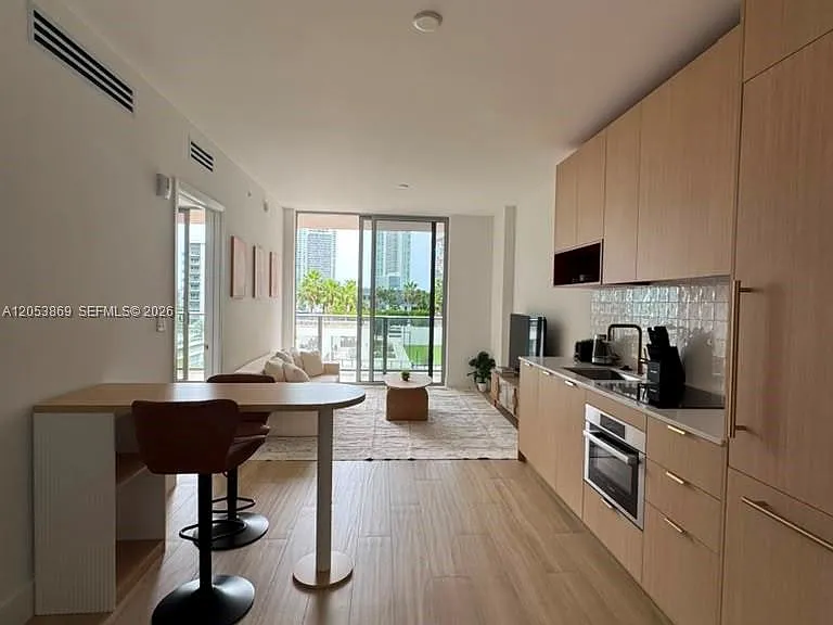 90 NE 32nd St #811 — Photo 5