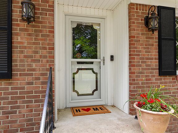 3rd image of 7439 Kimberly Ln