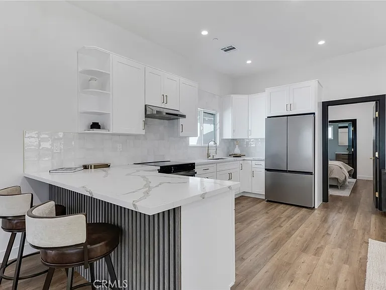 6208 Beeman Ave — Photo 9