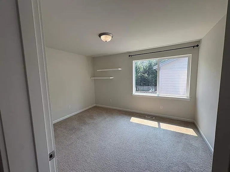 630 Kitsap Ave NE — Photo 16
