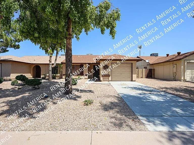 2834 E Isabella Ave — Photo 3