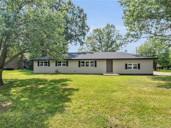 300 E Burdick St, Hamilton, MO 64644