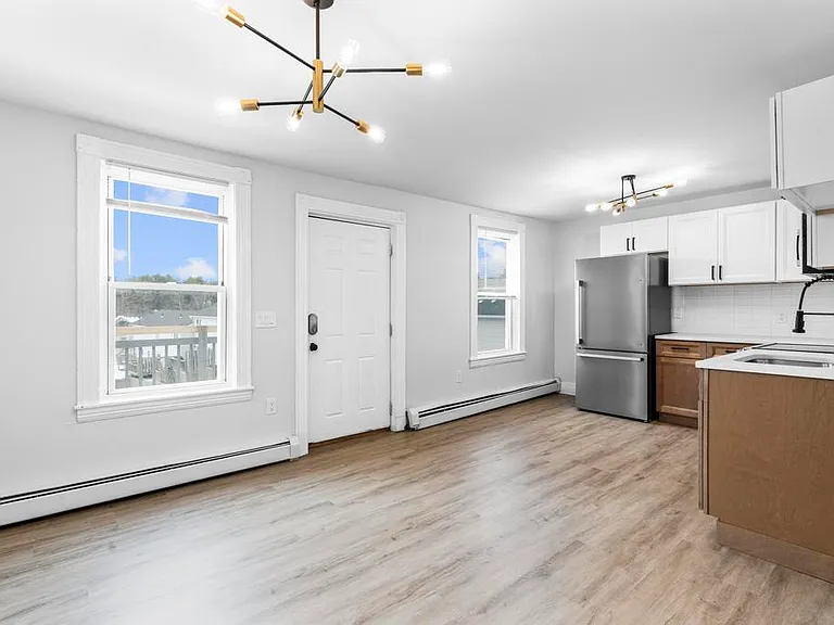 30 Anthony St #A — Photo 5