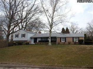 310 Parkview Dr, Hubbard, OH 44425