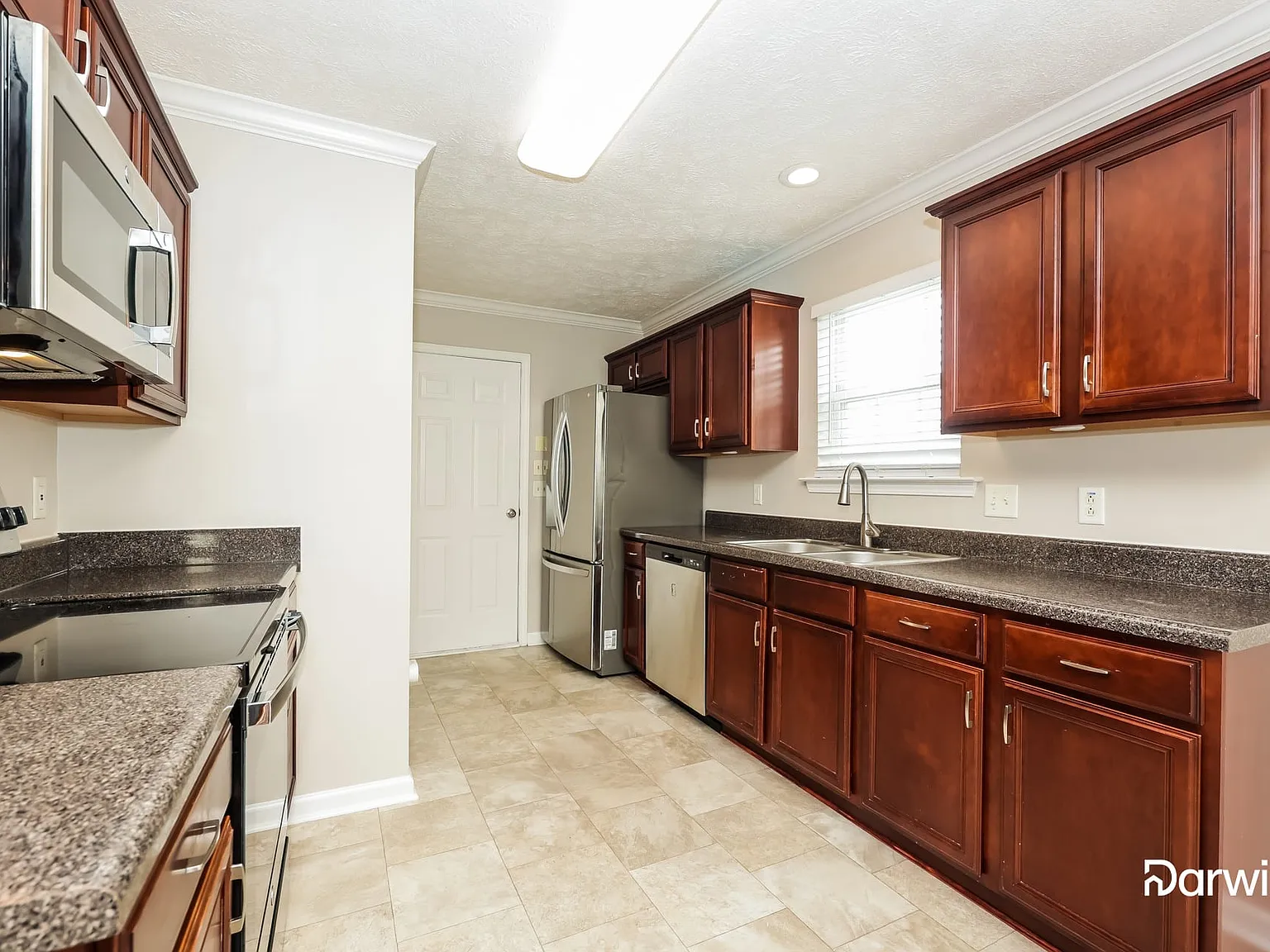 3 bed, 2.0 bath, 1761 sqft, $2,205 — Photo 4