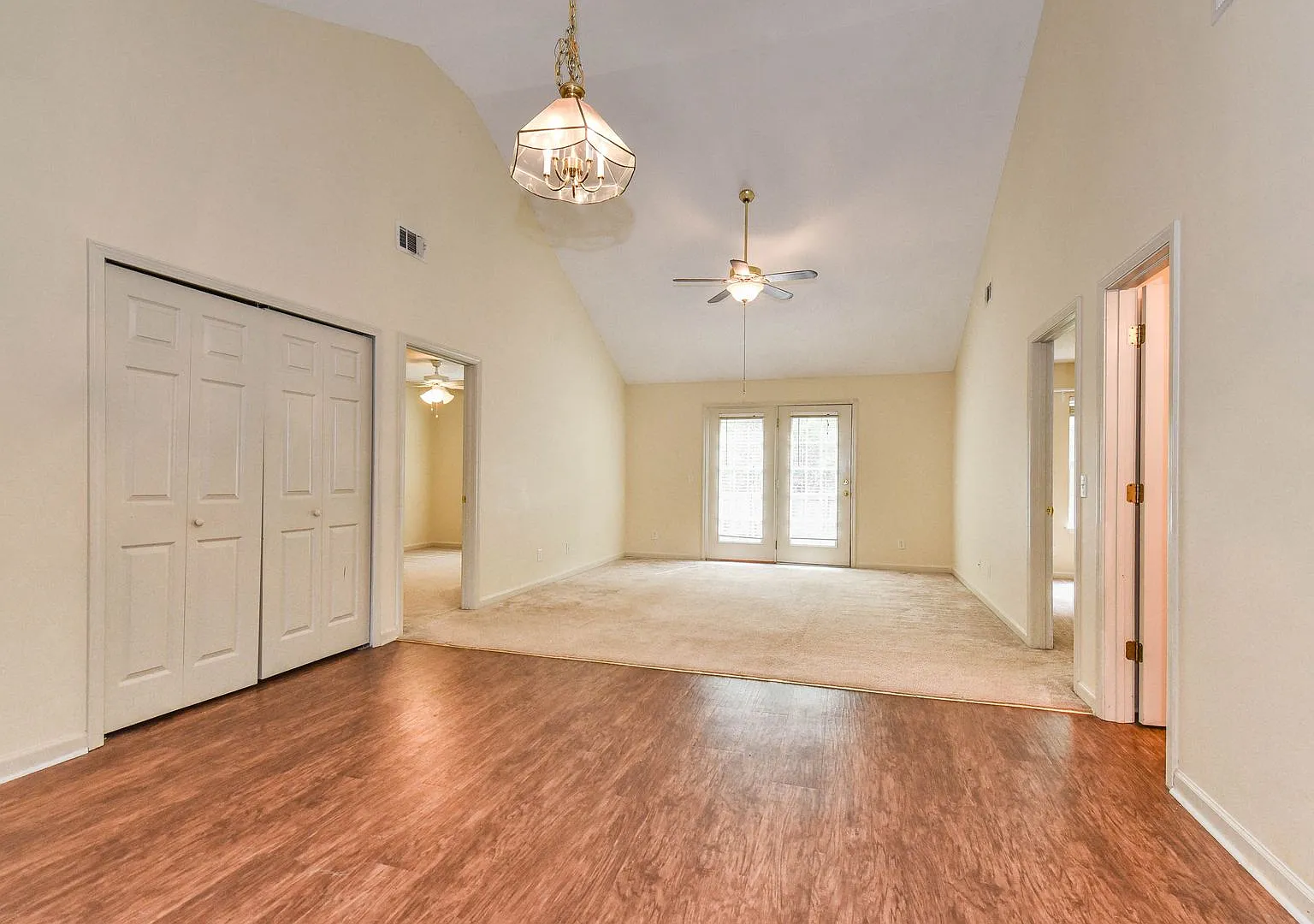 3 Bedroom, 2 Bath Home with Fully Fenced Yard Pet Friendly! — Photo 4