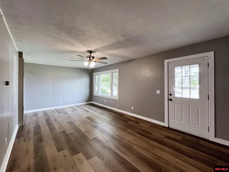42 County Road 1159 — Photo 2