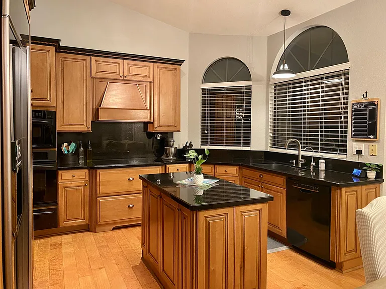 10918 W Bermuda Dr — Photo 3