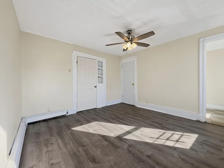 492 W Side Ave #2L — Photo 3