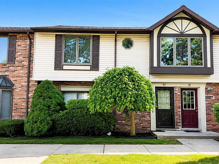 2232 London Bridge Dr #42 — Photo 1