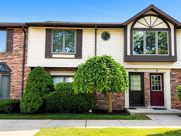 2232 London Bridge Dr Unit 42, Rochester Hills, MI 48307