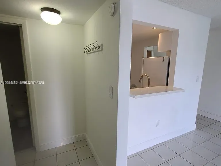 2500 SW 6th St #303 — Photo 8
