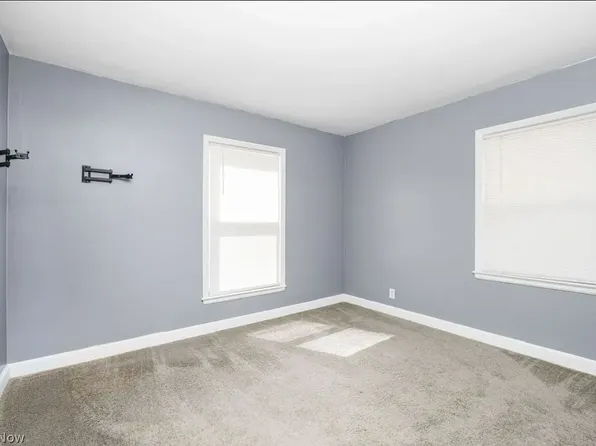 1957 Tudor St, Cuyahoga Falls, OH 44221