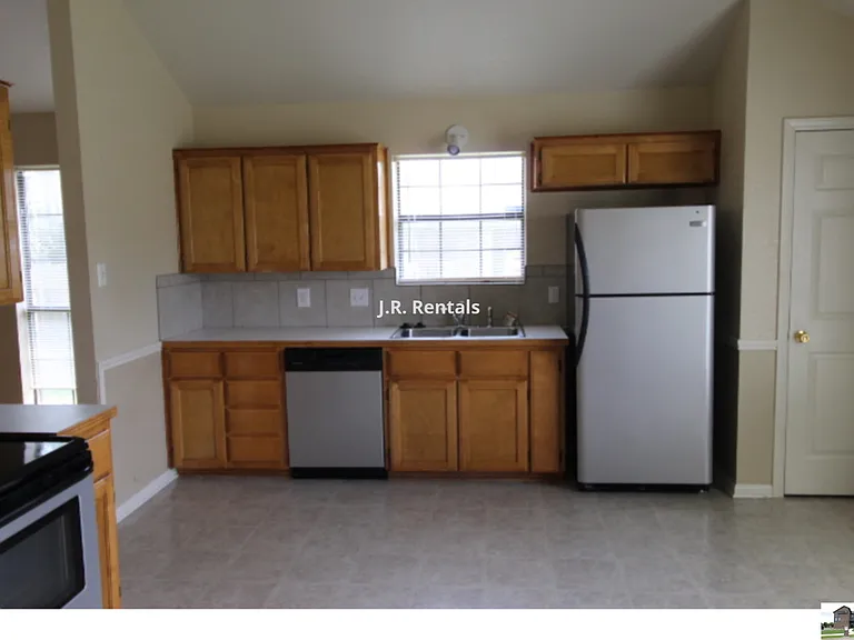 1506 Creek St — Photo 91
