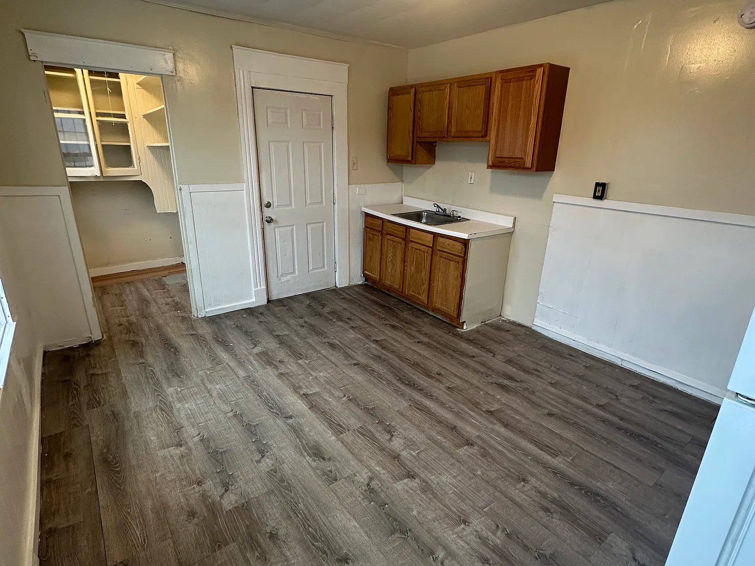 3 bed, 950 sqft, $1,349 — Photo 3