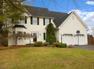 77 Shippen Rdg, Oxford, NJ 07863