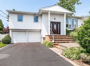 3146 Denton Dr, Merrick, NY 11566