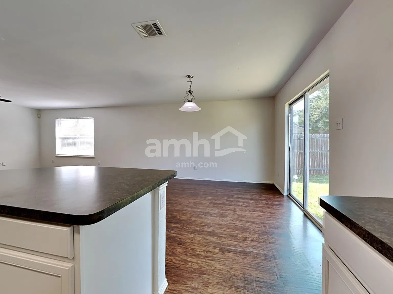 3 bed, 2.0 bath, 1670 sqft, $2,025 — Photo 4