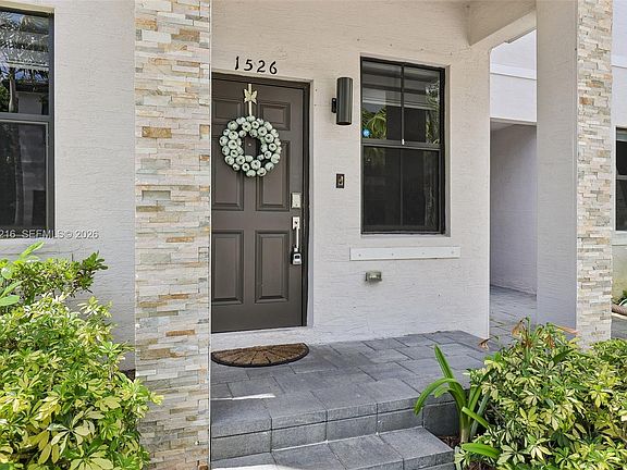 5th image of 1526 SW 29th St