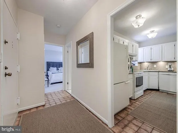 Ashmead Pl. NW - 2310 #301 - - — Photo 1