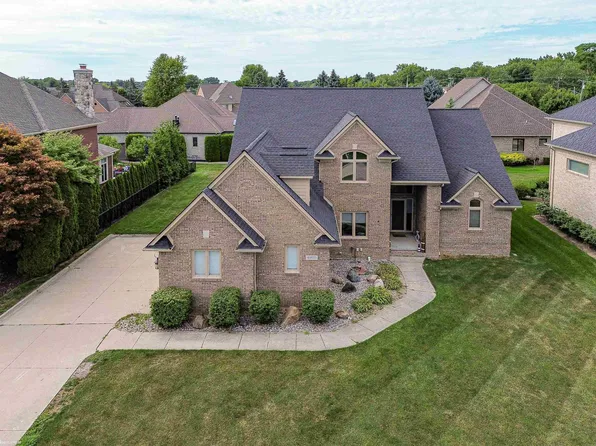 49571 Compass Point Dr, Chesterfield, MI 48047