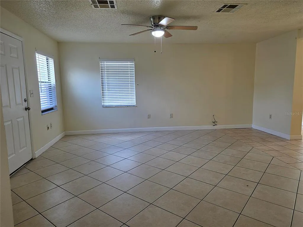 2 bed, 1.5 bath, 1320 sqft, $1,550 — Photo 2